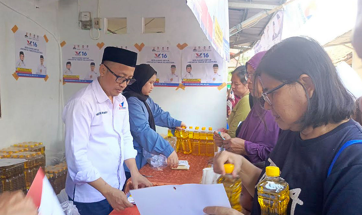Caleg Partai Perindo DKI Wahyu Nur Bersyukur Bazar Murah Bantu Banyak Warga