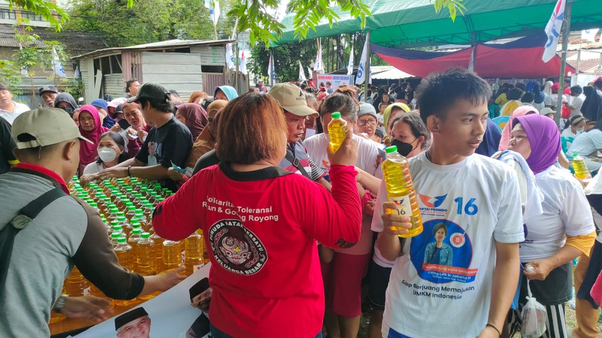 Caleg Partai Perindo Ci Mehong Gelar Bazar Murah Minyak Goreng, Warga Kalideres Merasa Terbantu