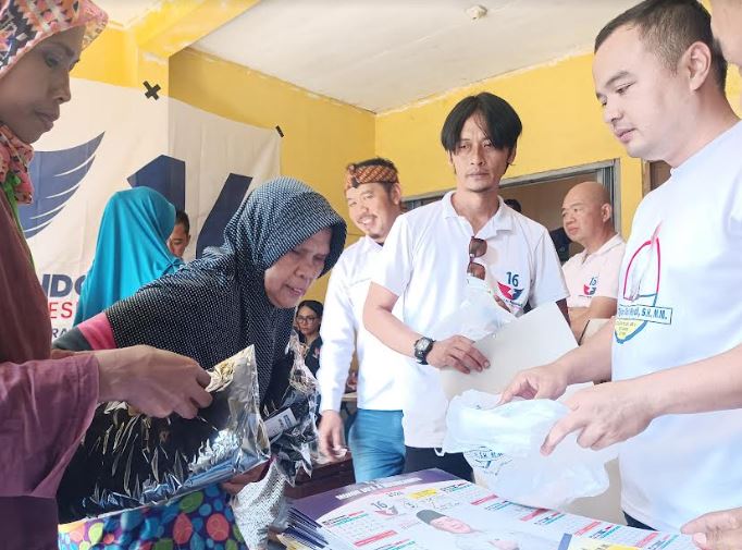 Dapat Minyak Goreng Murah, Warga Cibiru Bandung Doakan Partai Perindo dan Calegnya Menang di Pemilu