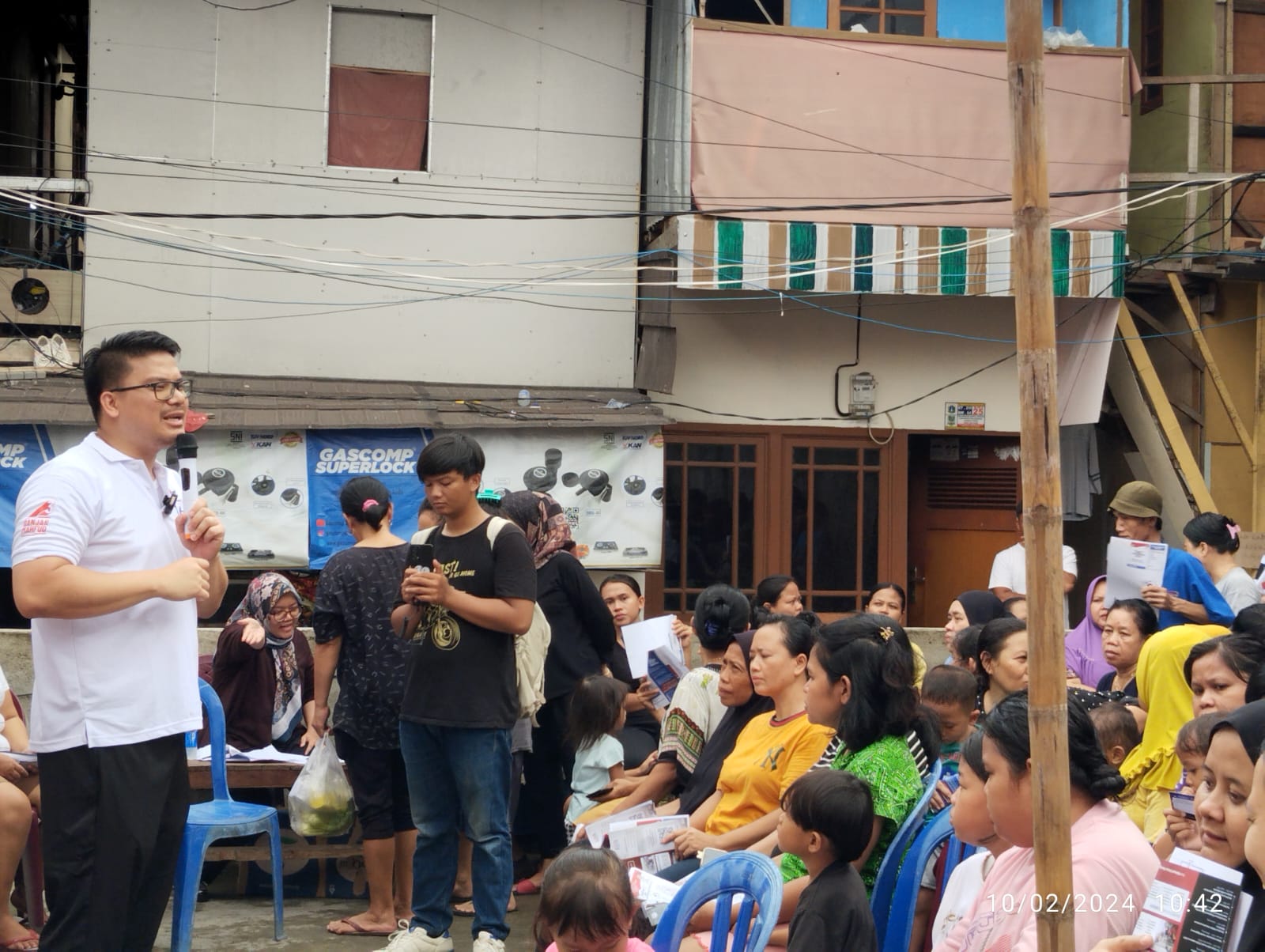 Didatangi Caleg Partai Perindo Michael Sianipar, Warga Kapuk Muara Keluhkan Mahalnya Harga Bahan Pokok