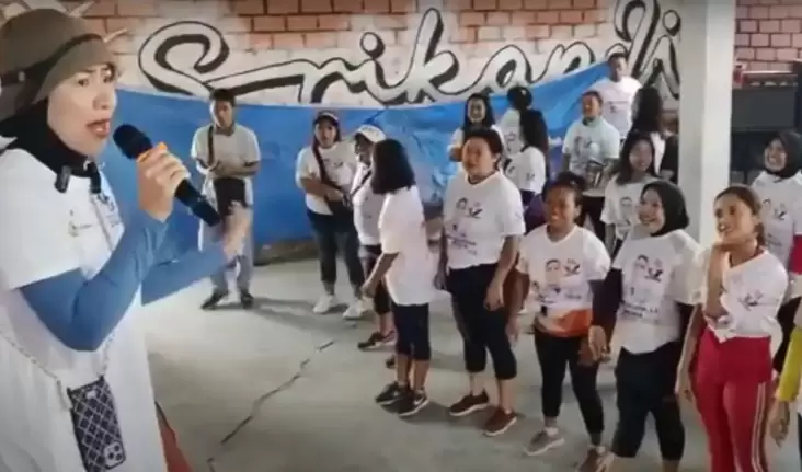 Diikuti Ratusan Emak-emak Kediri, Senam Sehat Bareng Caleg Partai Perindo Venna Melinda Berlangsung Meriah 