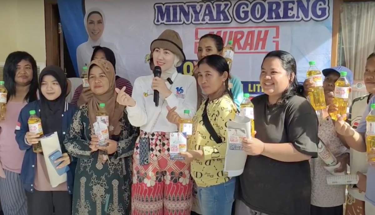 Emak-emak di Kediri Antusias Ikuti Bazar Migor Murah dari Caleg Partai Perindo Venna Melinda