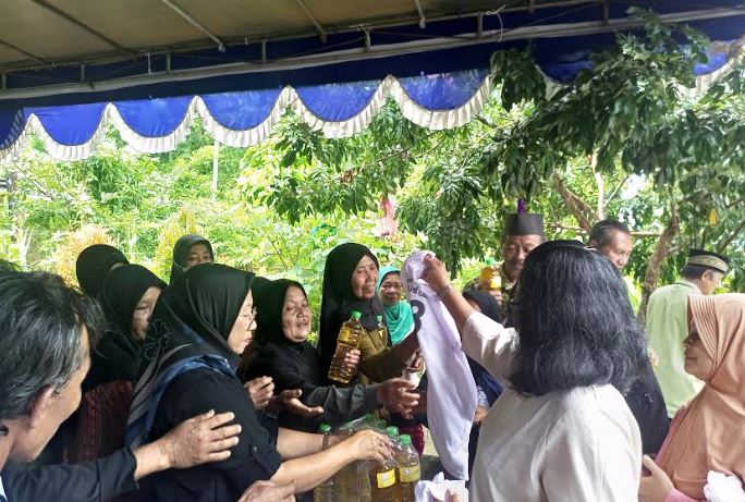 Gelar Bazar Minyak Goreng Murah, Caleg Partai Perindo DIY Anton Supriyadi Minta Warga Tolak Politik Uang