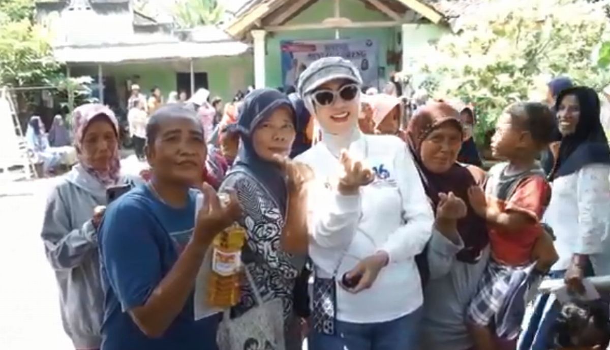 Gelar Bazar Murah, Caleg Partai Perindo Venna Melinda Harap Ringankan Beban Warga
