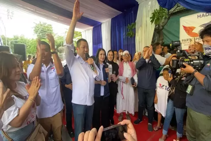 HT dan Liliana Hadiri Kegiatan Bazar Murah dan Pemeriksaan Kesehatan Gratis di Koja 