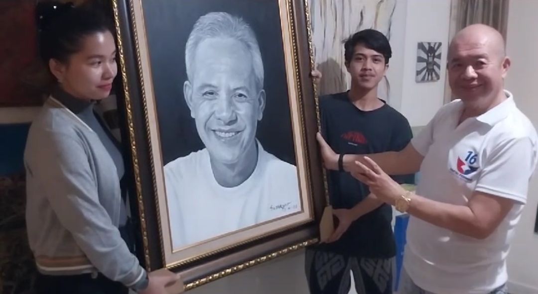 Caleg Partai Perindo Djoni Toat Blusukan ke Braga Nonton Barongsai dan Lihat Lukisan Ganjar