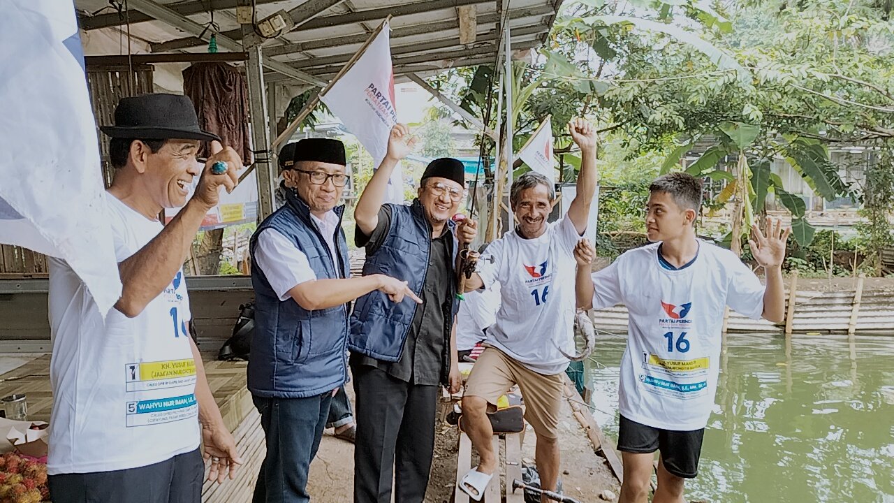 Keakraban Warga Cipayung Mancing Bareng Caleg Partai Perindo Ustaz Yusuf Mansur dan Wahyu Nur Iman