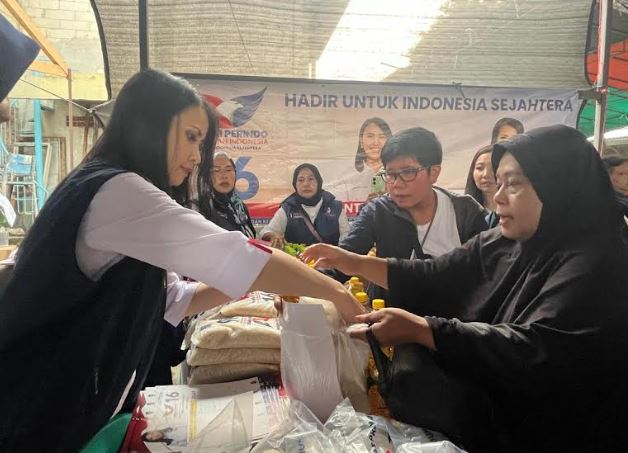 Liliana Tanoesoedibjo Bersyukur Bazar Murah Perindo Disambut Antusias Warga Kramat Pela
