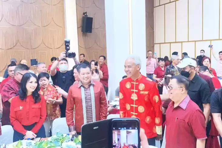 Momen Ganjar Tiba di Lokasi Makan Malam Imlek Bersama Hary Tanoesoedibjo 