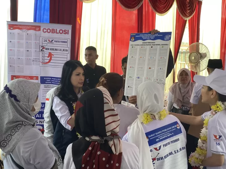 Momen Liliana Tanoesoedibjo Simulasikan Cara Mencoblos yang Benar 