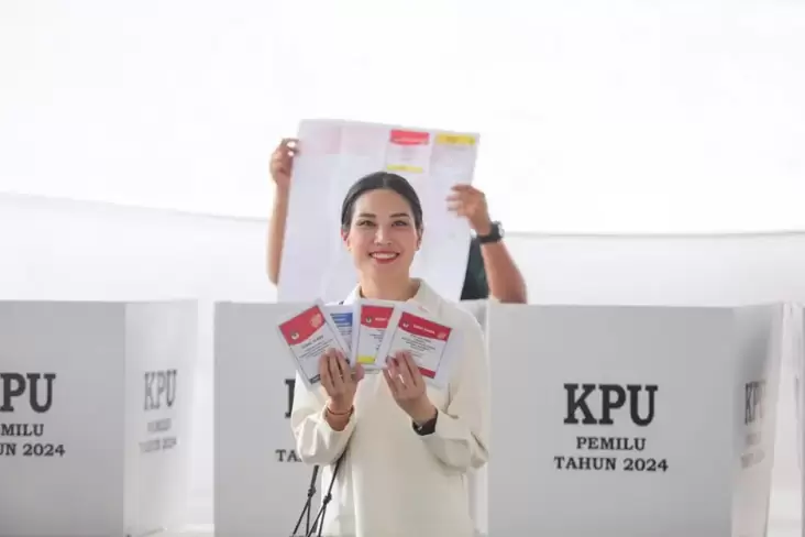 Mencoblos di TPS 013 Menteng, Angela Tanoesoedibjo: Senang Bisa Gunakan Suara 