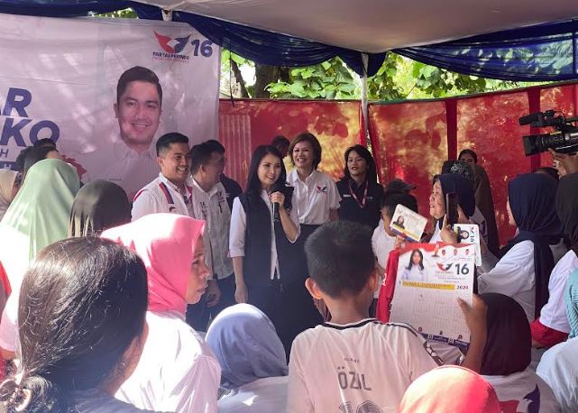 Pantau Langsung Pemeriksaan Kesehatan Gratis, Liliana dan Caleg Diska Resha Disambut Mars Perindo oleh Warga Kebon Baru