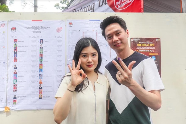 Pemilu 2024, Momen Valencia Tanoesoedibjo dan Kevin Sanjaya Pamer Tiga Jari