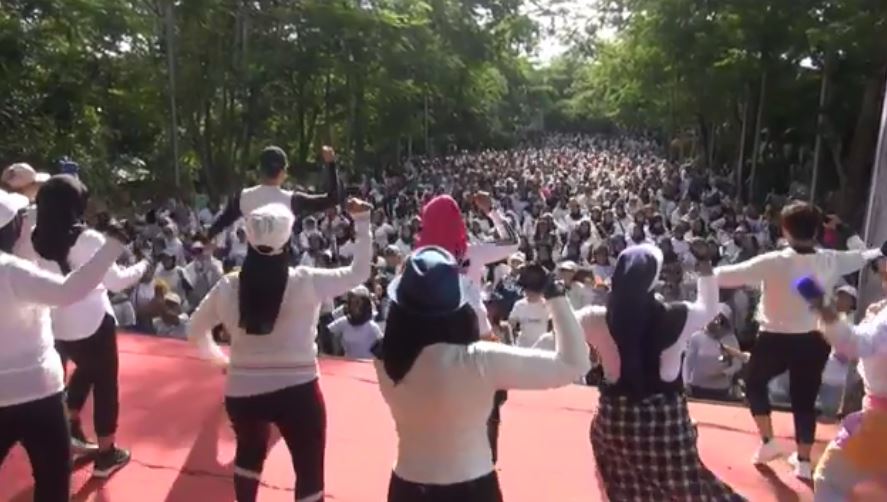 Ribuan Warga Antusias  Ikut Senam Sehat Digelar Caleg Perindo AA Oni di Subang