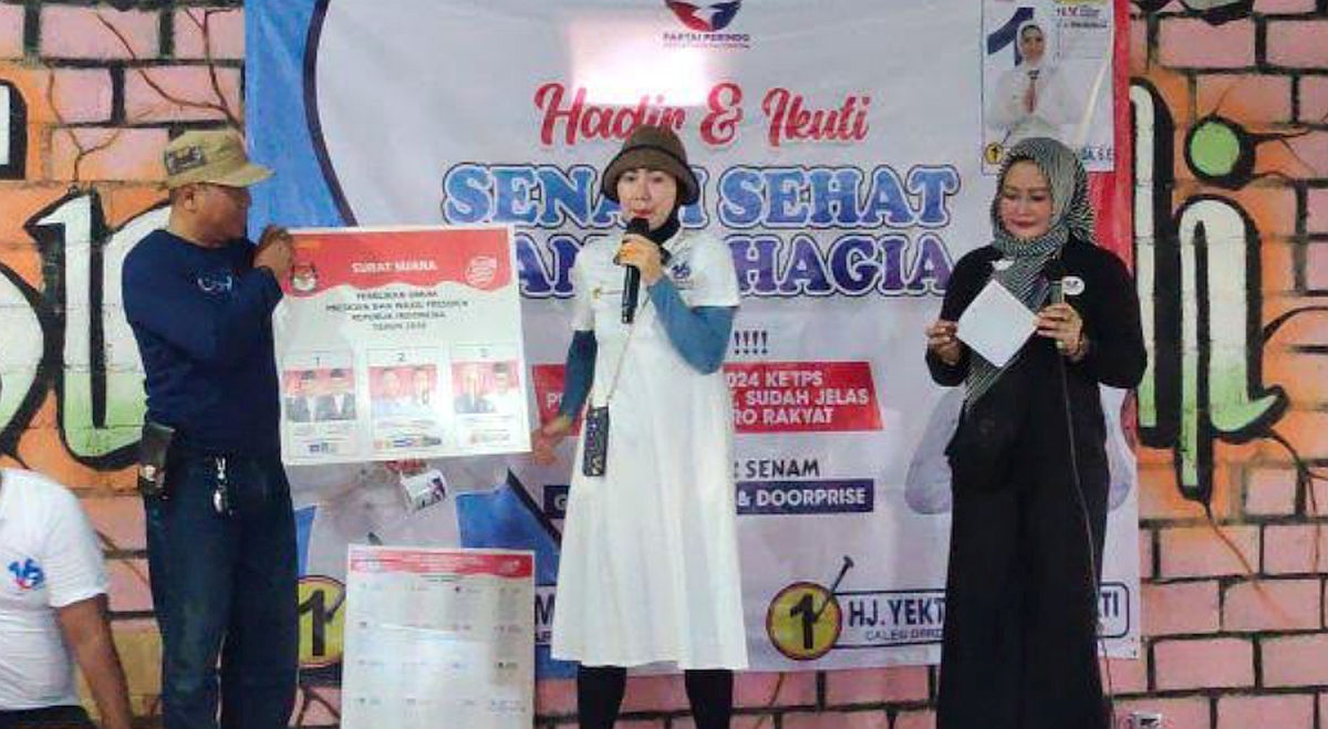 Saat Senam Massal di Kediri Caleg Perindo Venna Melinda Disambati Pupuk Langka