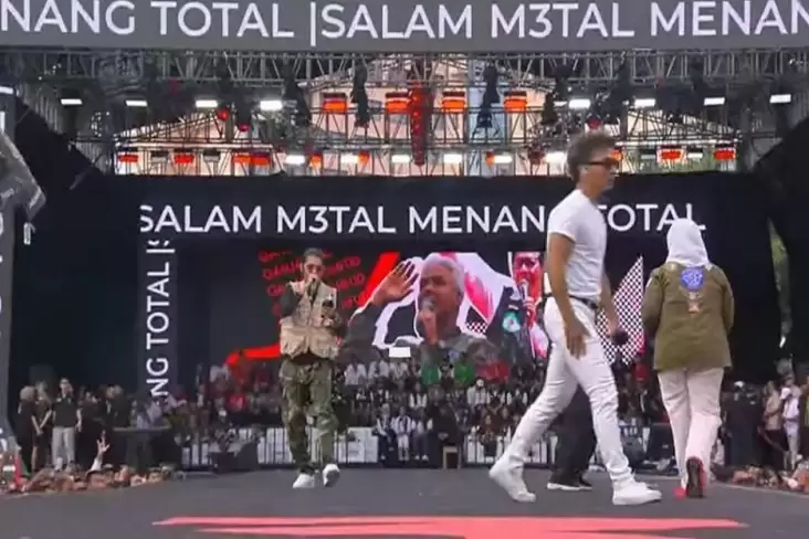 Sambut Ganjar-Mahfud, Slank Nyanyi Salam M3tal di Hajatan Rakyat Semarang 