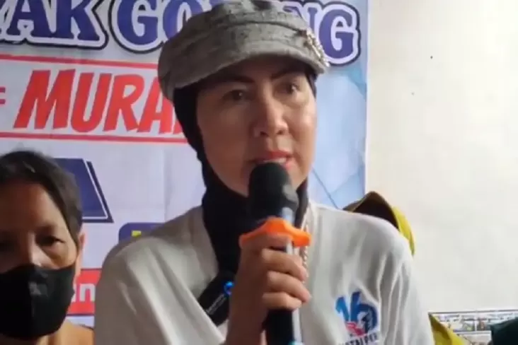 Semringah Dapat Minyak Goreng Murah dari Partai Perindo, Warga Selorejo Blitar: Alhamdulillah Seneng Banget 