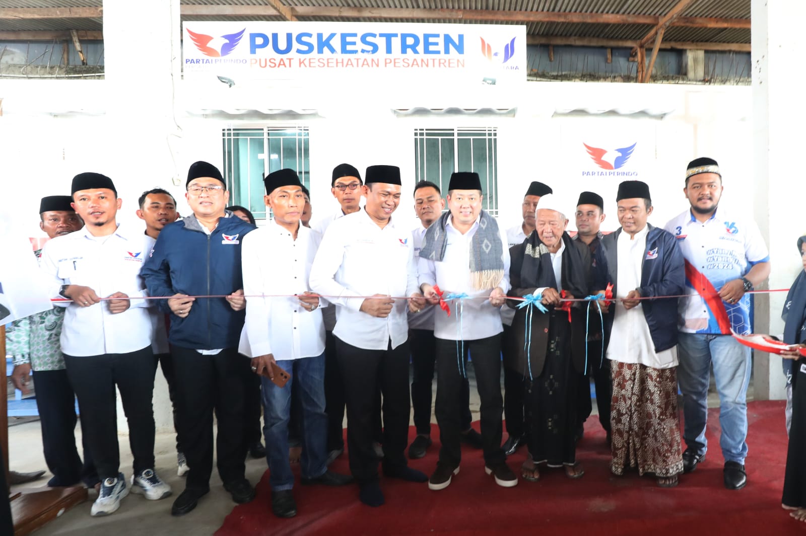 Serahkan Bantuan Puskestren di Karawang, HT: Partai Perindo Hadir untuk Melayani Rakyat