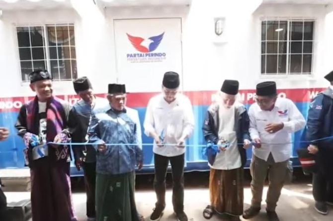 Serahkan Puskestren ke Ponpes Al Ishlah, Oni Suwarman: Tanda Partai Perindo Peduli Pesantren