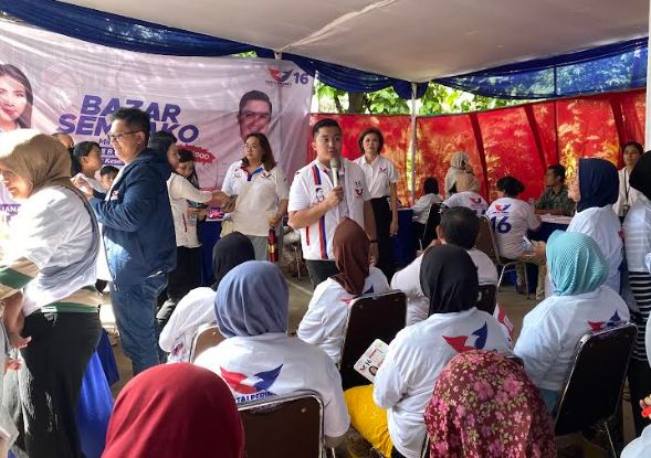 Caleg Partai Perindo Diska Resha Jelaskan soal Program Unggulan Ganjar-Mahfud ke Warga Kebon Baru