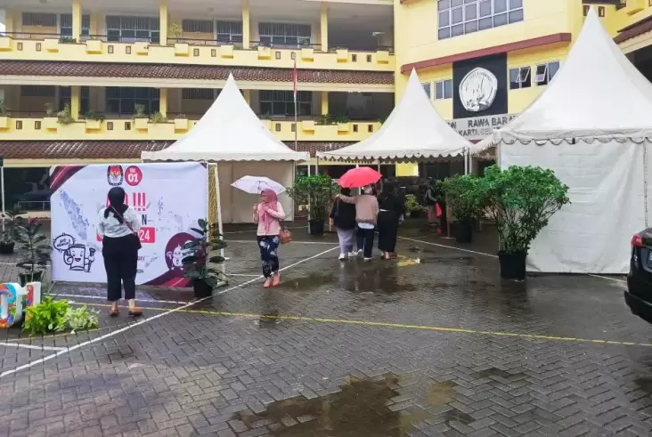 TPS 02 Rawa Barat Mulai Didatangi Warga, Lokasi Hary Tanoesoedibjo Nyoblos