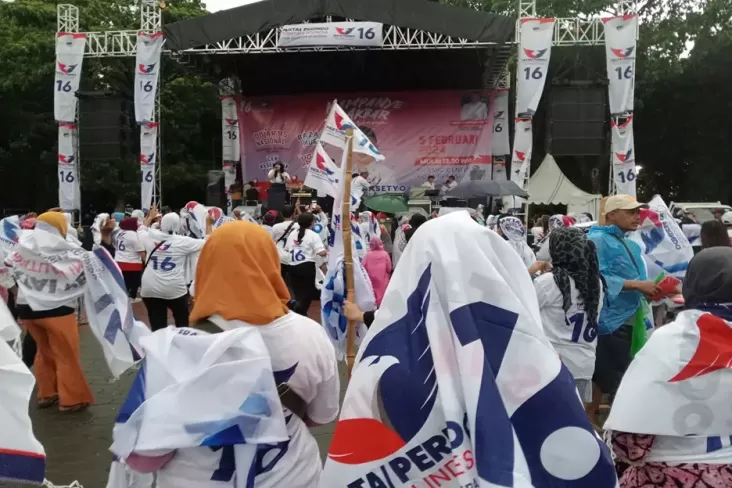 Warga Bekasi Bersyukur Partai Perindo Gelar Sembako Murah 