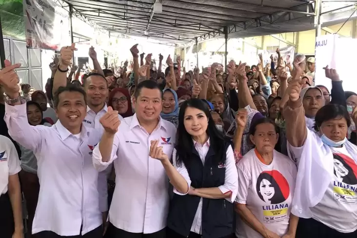 Warga Kemayoran Senang Bisa Tebus Minyak Goreng Murah Sekaligus Salaman dengan Liliana Tanoesoedibjo 