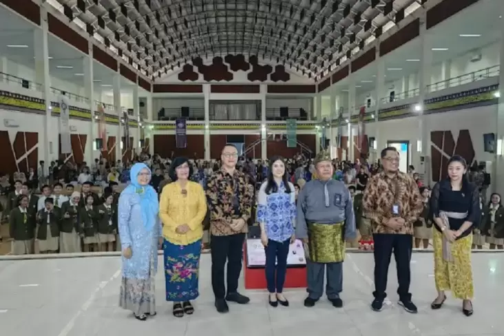 Buka Seminar di Poltekpar, Wamenparekraf Angela: Kartini Pelopor Kesetaraan Gender di Indonesia 
