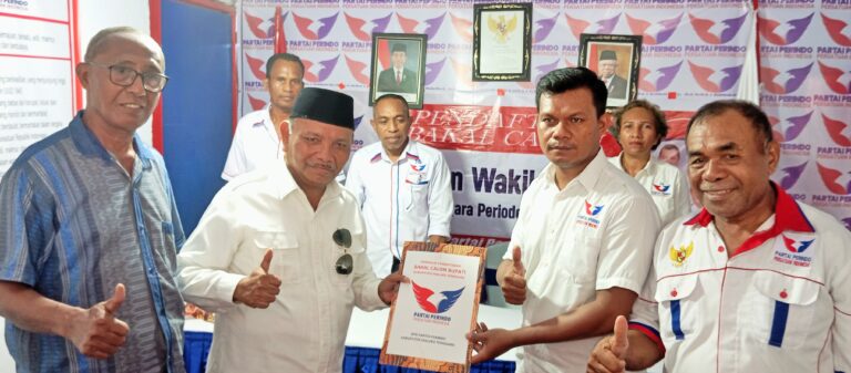 Partai Perindo Malra Parpol Pertama Disambangi Balon Bupati Petrus Beruatwarin