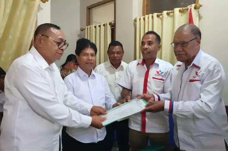Pilkada Sikka 2024, Suitbertus Amandus dan Rebertus Ray Daftar ke Partai Perindo 