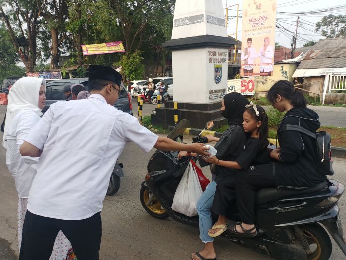 Terima Takjil Gratis dari RPA Perindo, Warga Depok: Sangat Membantu Sekali