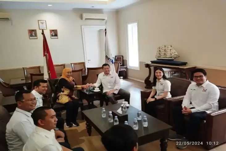Khofifah-Emil Temui Ketum Partai Perindo Hary Tanoesoedibjo, Terkait Pilgub Jatim?