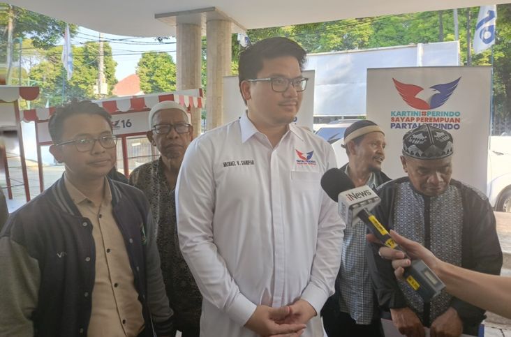 Bagi-bagi 9 Gerobak Gratis, Michael Sianipar: Ekonomi Kerakyatan Ada di DNA Partai Perindo 
