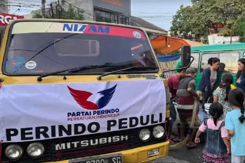 Terima Bantuan Air Bersih dari Partai Perindo, Warga Antapani: Alhamdulillah Kebantu 