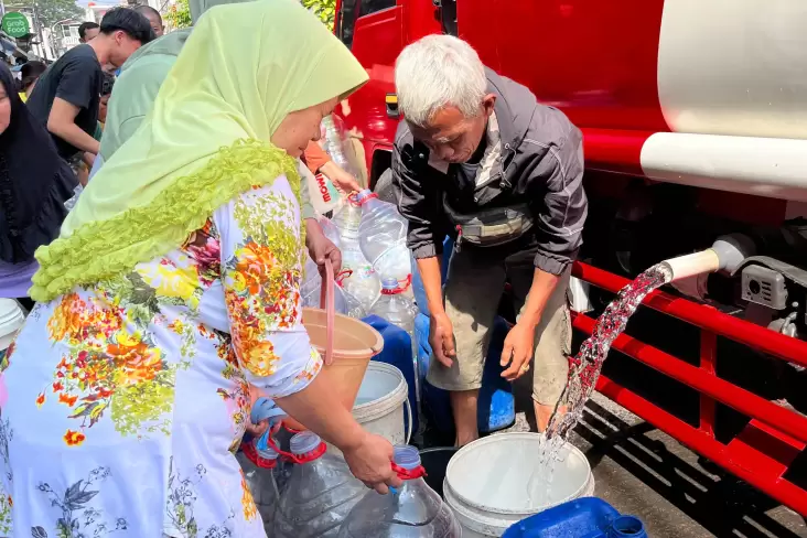 Terima Bantuan Air Bersih, Warga Antapani: Alhamdulillah, Terima Kasih Partai Perindo 