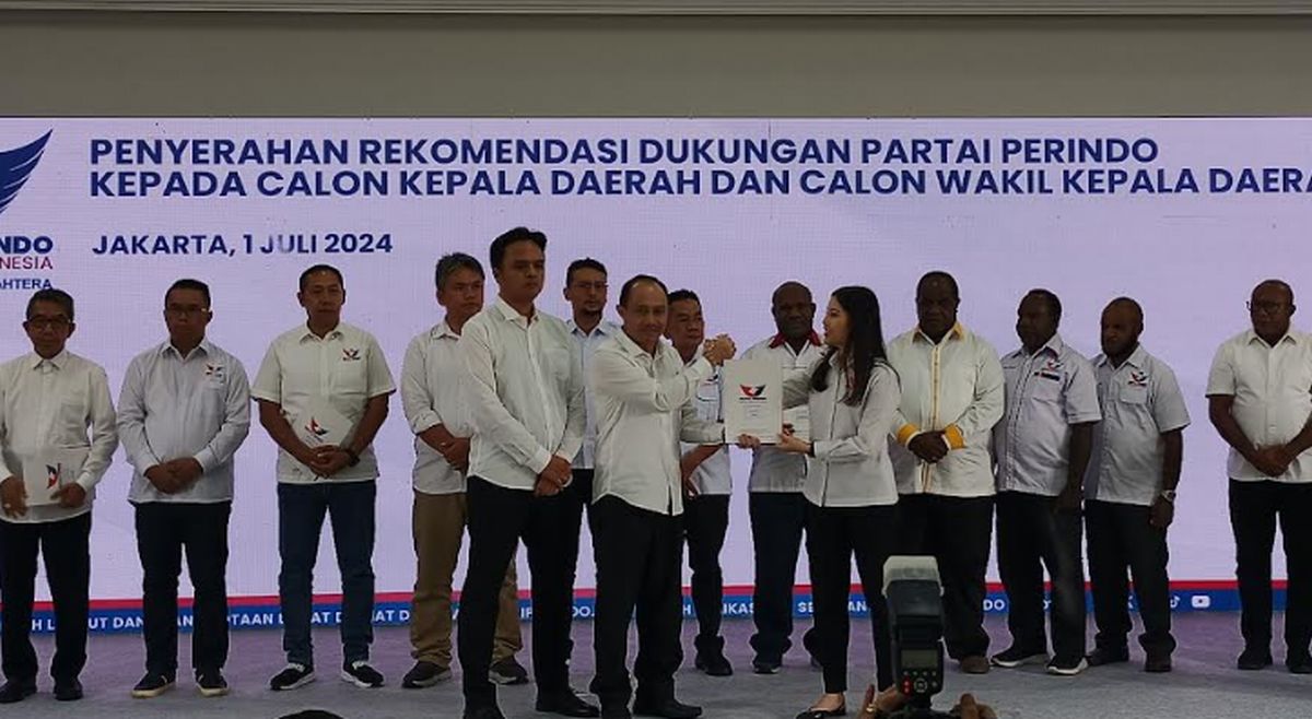 Momen Ketua Harian Nasional Perindo Angela Tanoesoedibjo Serahkan Surat Rekomendasi Cakada