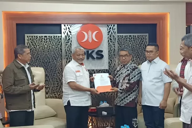 Serahkan SK Dukungan ke Ardiansyah-Mahyunadi, Ahmad Syaikhu: Semoga Jadi Awal dari Kemenangan 
