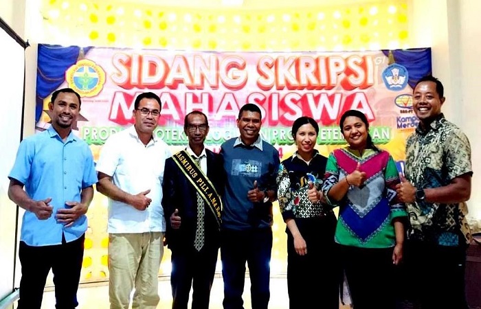 Salut! Anggota DPRD Ngada Asal Partai Perindo Selesaikan Ujian Skripsi di Usia 66 Tahun 