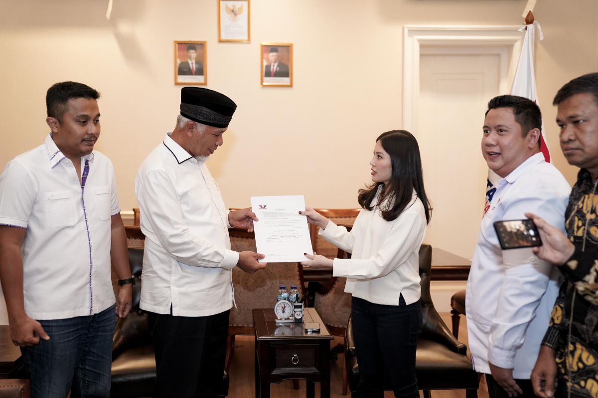 Dukung Mahyeldi Ansharullah Maju di Pilgub, Angela Puji Perkembangan Wisata Sumbar