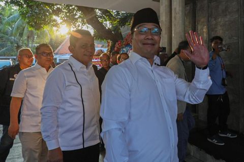 Senyum Ridwan Kamil Ketika Tiba di Kantor DPP Partai Perindo 