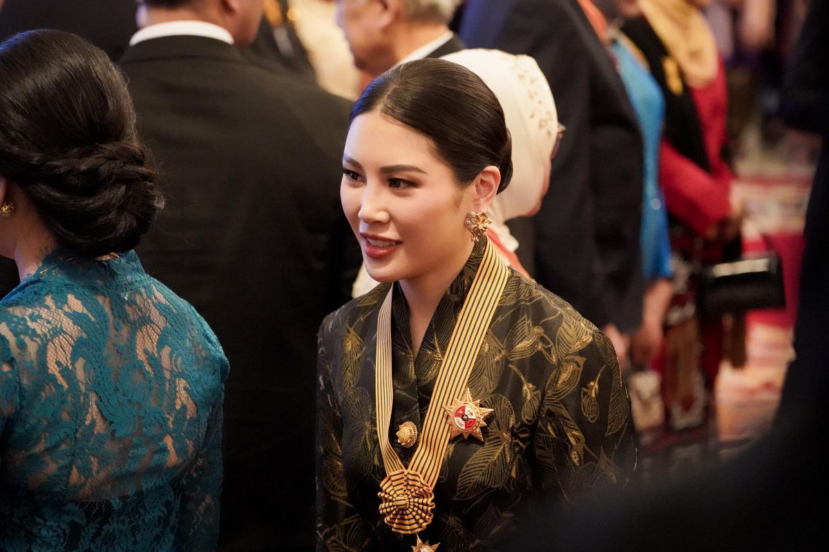Terima Bintang Jasa Utama dari Jokowi, Angela Tanoesoedibjo: Saya Akan Terus Eksplor Keindahan Indonesia