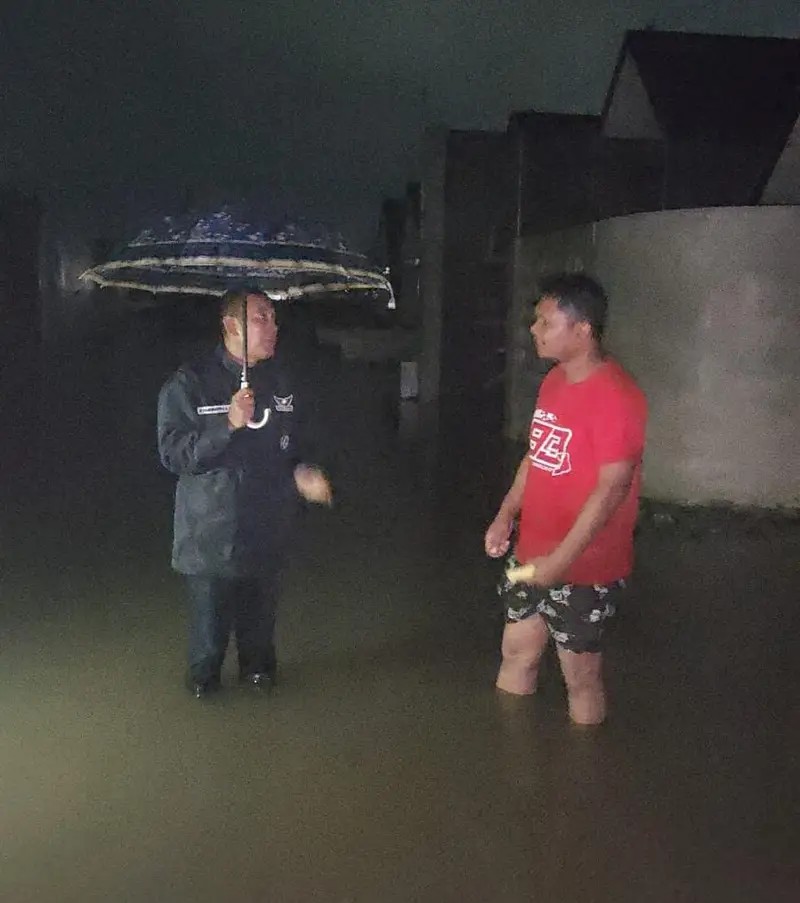 Sigap & Peduli, Ketua Fraksi Perindo DPRD Lombok Barat Syamsuriansyah Turun Tangan Bantu Korban Banjir
