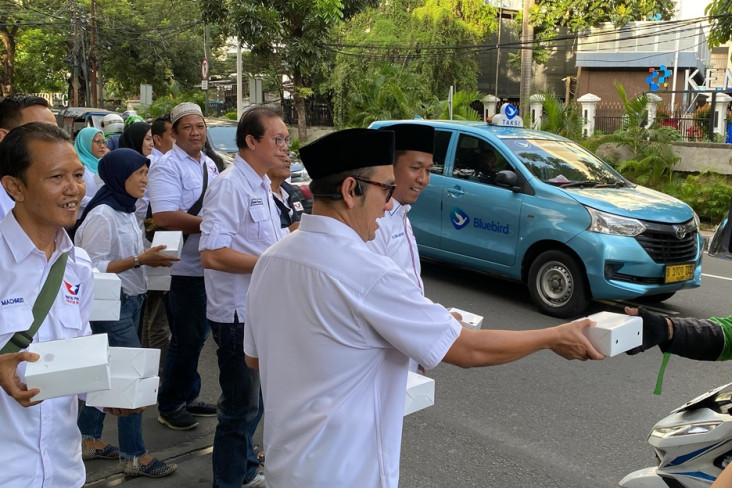 Usai Konsolidasi, DPW Partai Perindo Jakarta Bagi-bagi Takjil