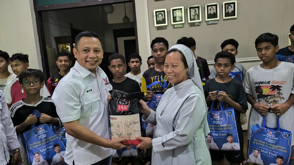 Bagikan Alat Tulis ke Anak Panti Asuhan Putra Setia Jakpus, Sekjen Perindo: Semoga Bermanfaat