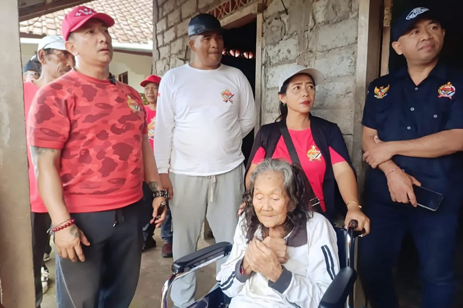 Peduli & Gerak Cepat, Plt. Ketua DPW Partai Perindo Bali Jro Bima Bantu Kursi Roda hingga Bedah Rumah Lansia Lumpuh di Jembrana