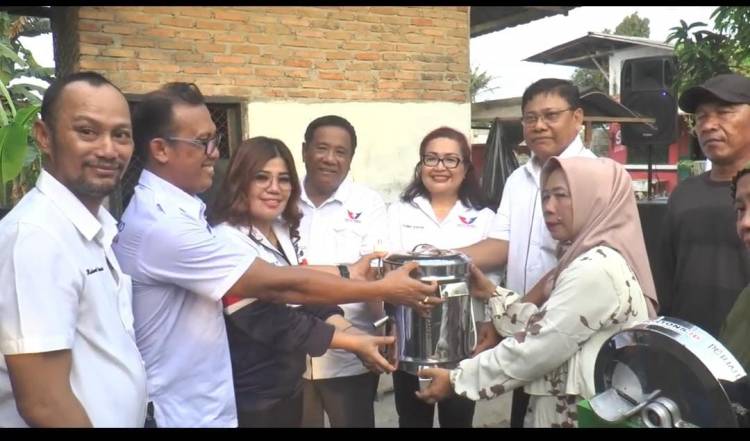 Partai Perindo Serahkan Mesin Pembuat Keripik kepada UMKM di Deli Serdang