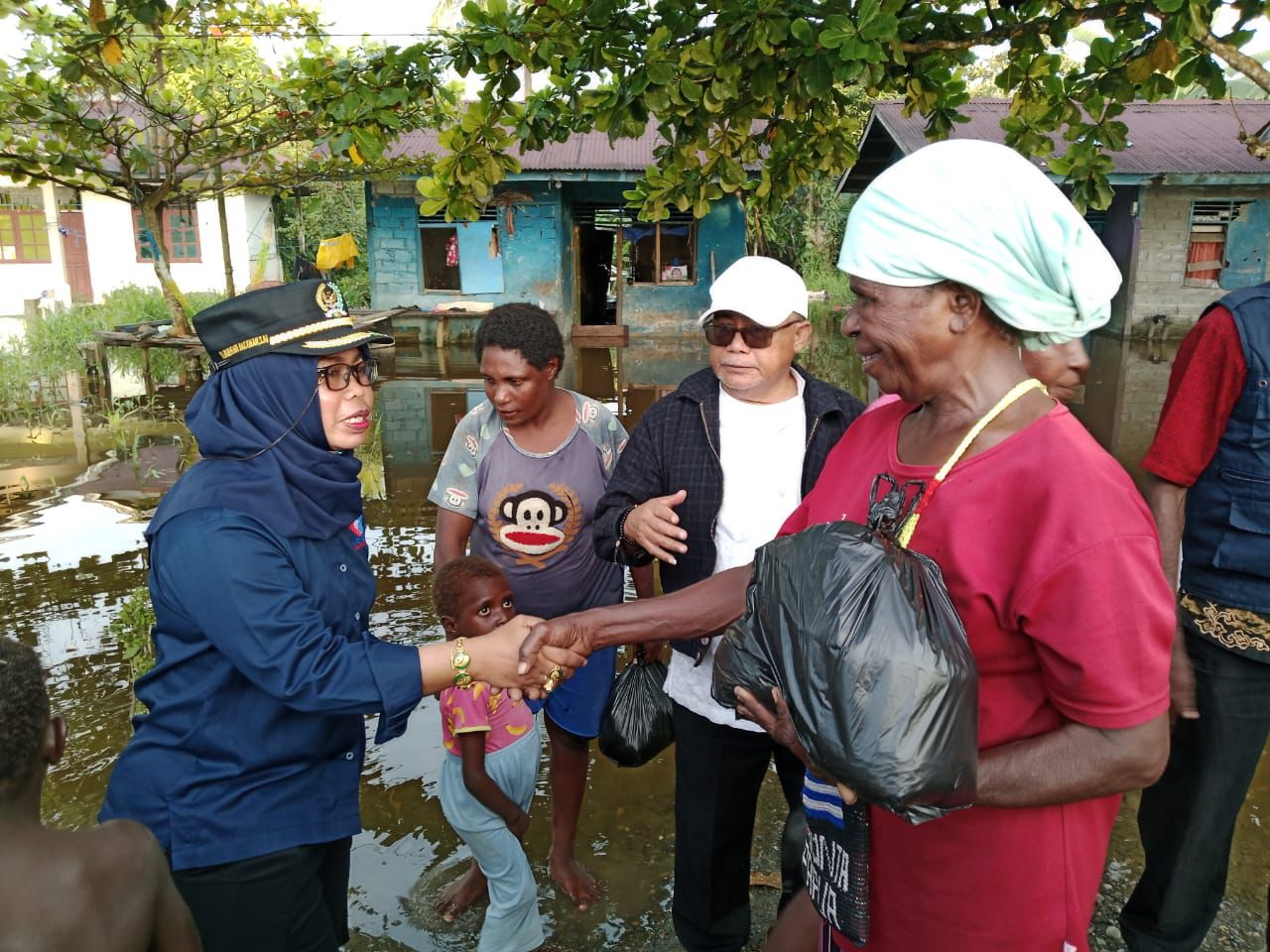 Turun Tangan di Kampung Hiripau, Legislator Partai Perindo Mimika Rampeani Rachman Bantu Korban Banjir & Soroti Masalah Malaria