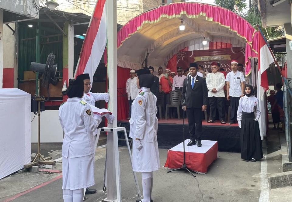 Anggota DPRD DKI Jakarta dari Partai Perindo, Dina Masyusin, menjadi pembina apel dalam upacara peringatan HUT ke-80 RI