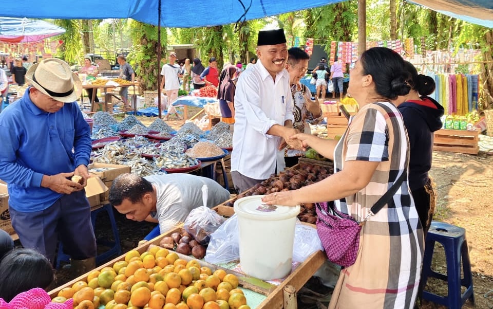 Beri Motivasi ke Pedagang UMKM, Legislator Partai Perindo Dapot Hutagalung Sambangi Pasar Kaget Jalan Sejahtera di Bengkalis Riau