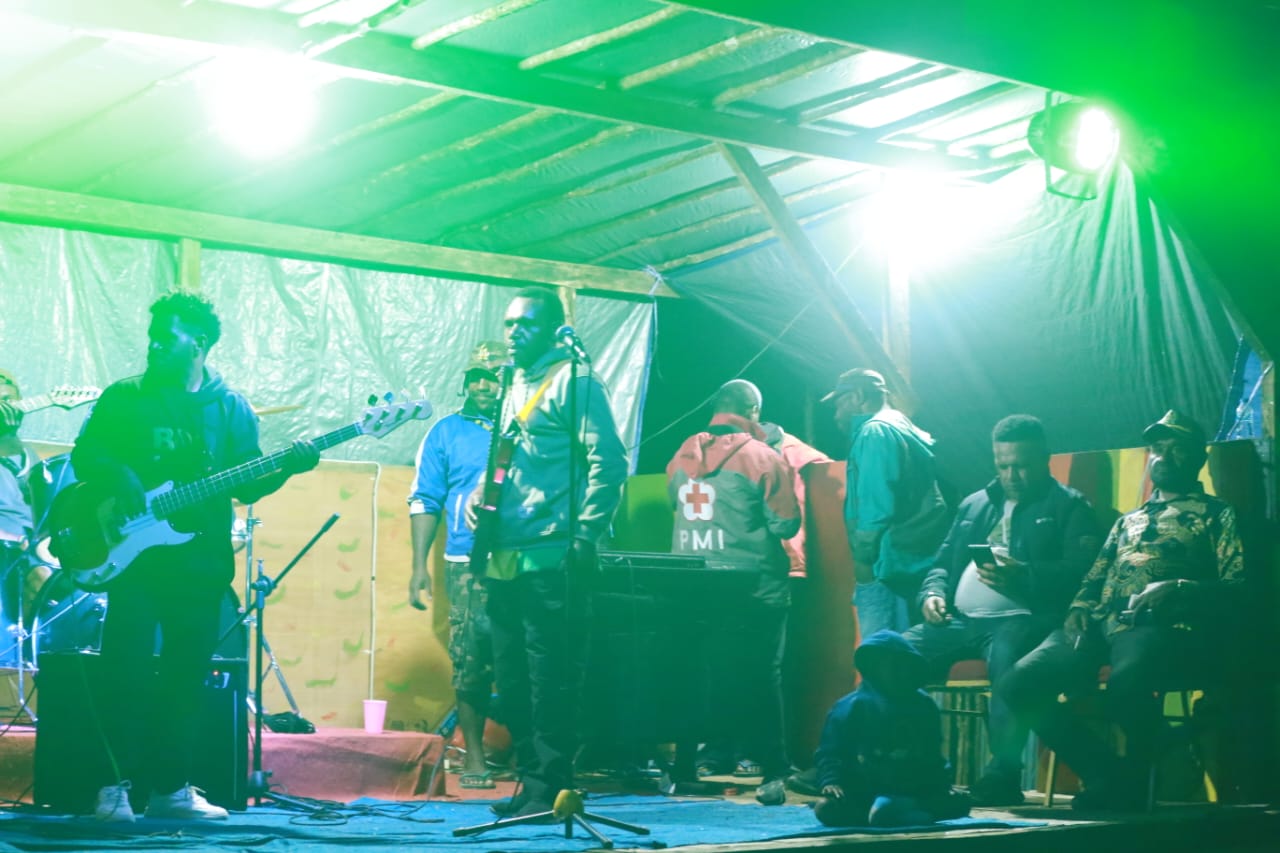 Pacu Kreativitas Anak Muda, Legislator Partai Perindo Dedenip Jefrin Singpanki Gelar Konser Musik & Dukung Misa Syukur Diakon Charles Singpanki